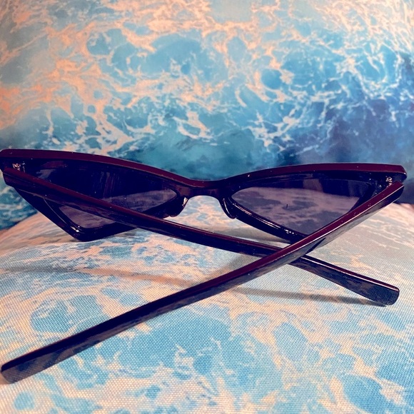 NEW BLACK TRIANGLE SUNGLASSES - Picture 4 of 4